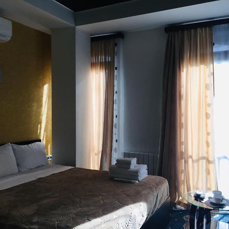 Du Vin Rouge Tbilisi Ξενοδοχείο Εξωτερικό φωτογραφία