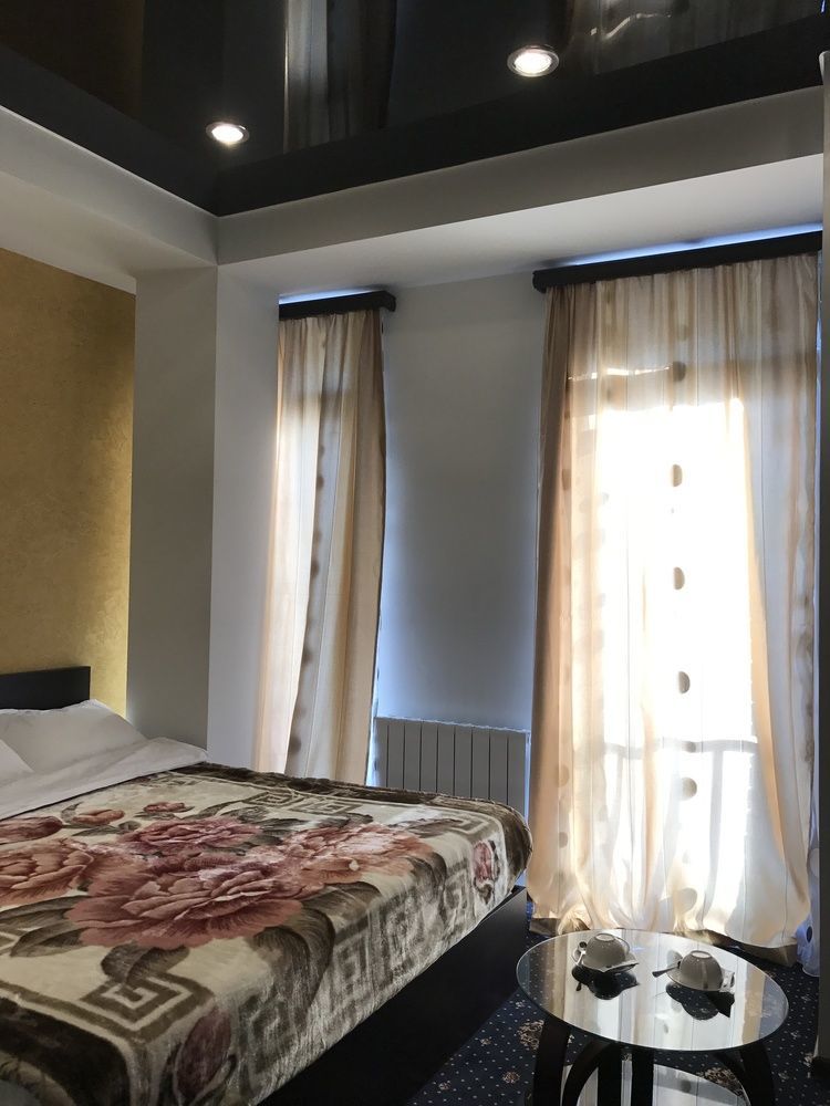 Du Vin Rouge Tbilisi Ξενοδοχείο Εξωτερικό φωτογραφία