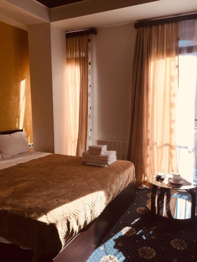 Du Vin Rouge Tbilisi Ξενοδοχείο Εξωτερικό φωτογραφία