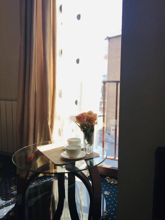 Du Vin Rouge Tbilisi Ξενοδοχείο Εξωτερικό φωτογραφία